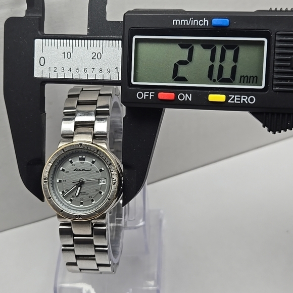 Womens Eddie Bauer SM Textured Sport Date Watch Silver Tone Date New Battery